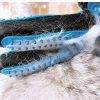 Guantes-de-aseo-para-mascotas-azul-utilizar