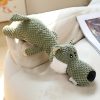 peluche-lobo-para-perro-sofa