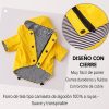 Impermeable-para-perro-amarillo-acostado-camiseta